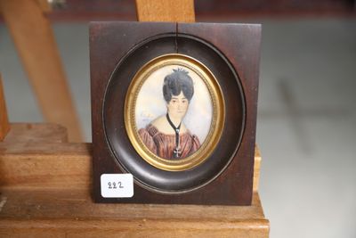 a picture of a picture of a woman in a picture frame