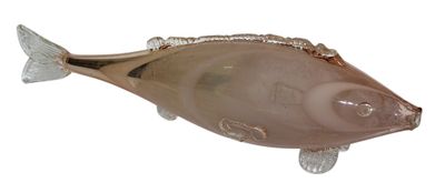 une image représentant une figurine de poisson en verre sur fond blanc