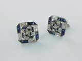 une paire de boucles d'oreilles en saphir et diamant