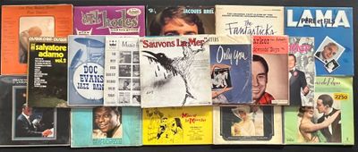 de nombreux CD différents exposés sur une table