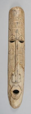 AFRIQUE. Long masque en bois. Haut. 99.5 cm environ