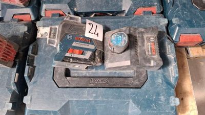 many tools that are sitting on a pallet