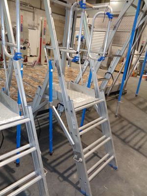 many ladders that are sitting in a room