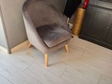 a chair that is sitting in the corner of a room