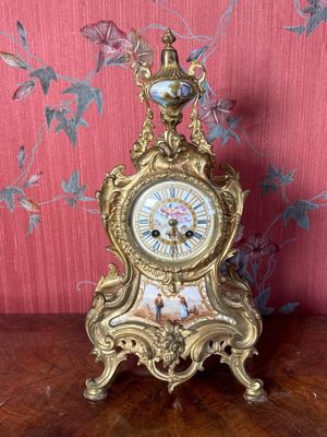 PENDULE à poser en bronze à décors de plaques de porcelaines… - Photo 1