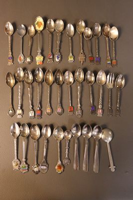 many spoons and spoon spoons hanging on the wall