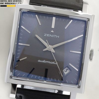 a picture of a wrist watch with a blue face