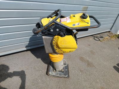 a yellow and black machine that is sitting on the ground