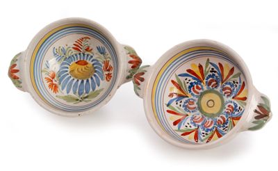 two bowls that are sitting next to each other on a table