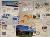 Cette carte postale comporte de nombreux timbres différents.