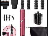 une image représentant un sèche-cheveux accompagné d'une brosse, d'un peigne et d'autres accessoires