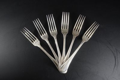 Six fourchettes en argent, modèle à filets, les spatules gra… - Photo 1