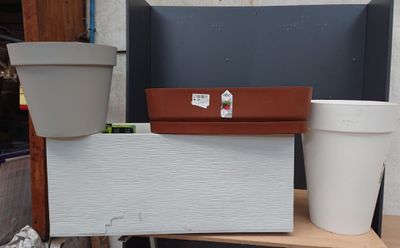 Lot de 4 articles de jardin composé de: 1 jardiniere/Planteu…