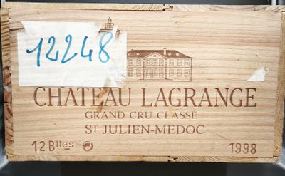une boîte en bois sur laquelle est apposée une étiquette indiquant « Château Alorange »