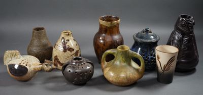 Lot de VASES à glaçures brunes et pique-fleur aviforme dans le goût de - Photo 1