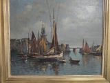 une peinture représentant une scène portuaire avec des bateaux dans l'eau