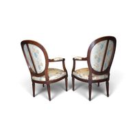 Paire de fauteuil cabriolet de style Louis XVI. (photo 2)