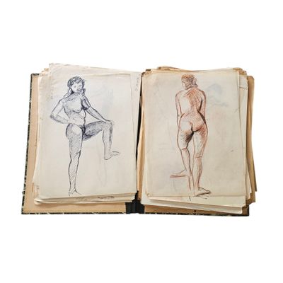 un vieux livre avec le dessin d'une femme et celui d'un homme