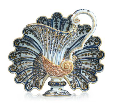 une image représentant un vase décoratif orné d'un paon