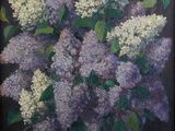 peinture représentant un vase de lilas dans un vase doré sur fond noir