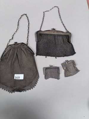 Un ensemble de quatre AUMONIERES deux en argent 925 °/°° poi…