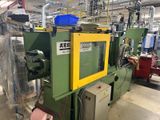un gros plan d'une machine située dans une usine