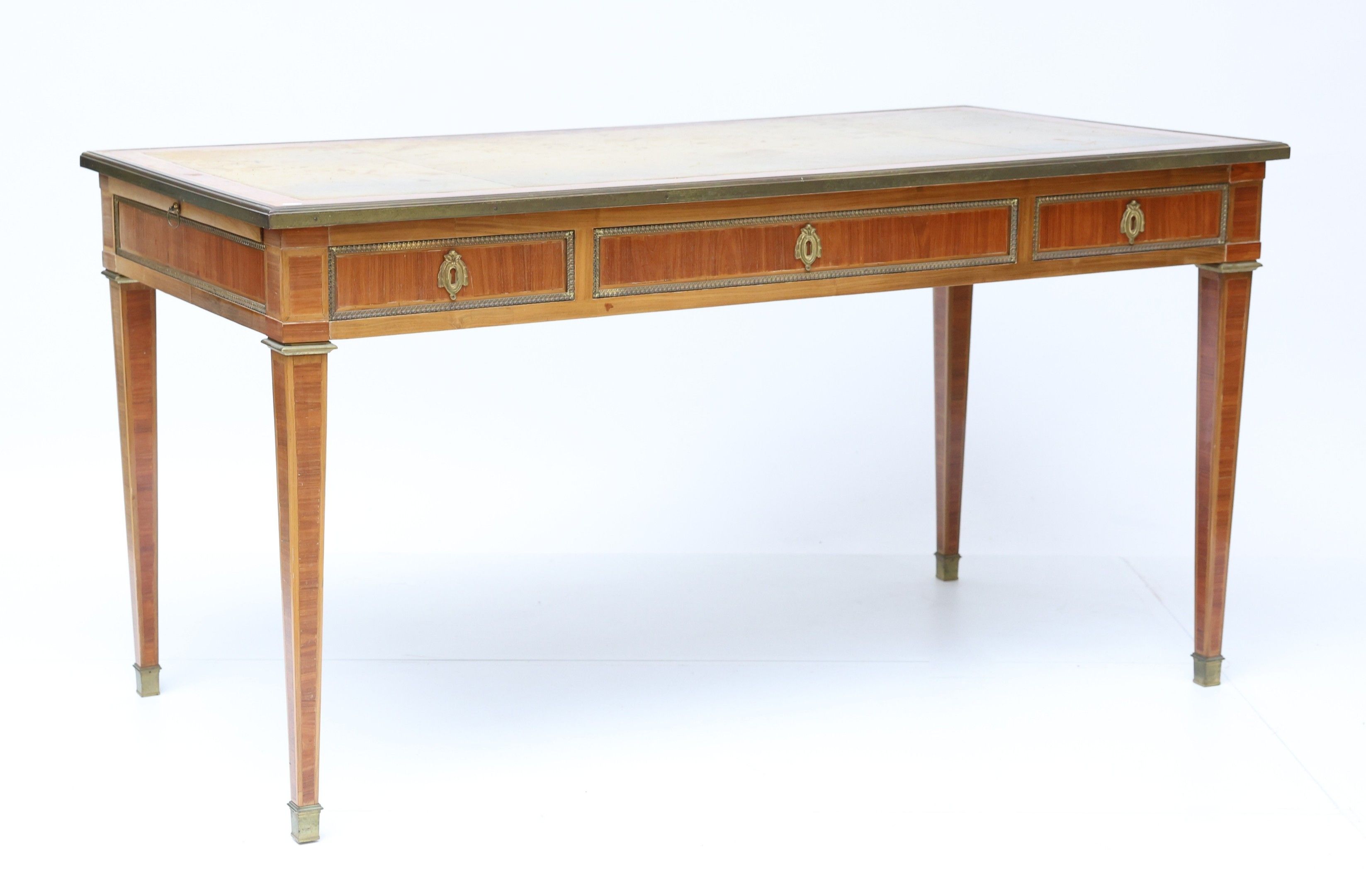 Bureau plat toutes faces en placage de bois de rose ouvrant …