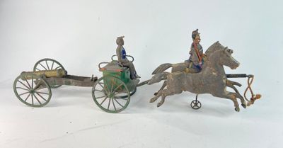 deux figurines représentant des personnes dans une calèche
