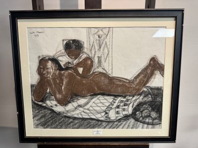 dessin encadré représentant une femme allongée sur un lit avec un chien