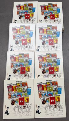 Six cartes postales représentant des bandes dessinées sont alignées sur une table