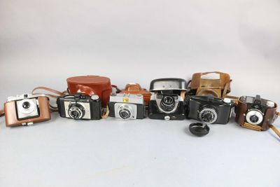 a lot of cameras that are sitting on a table