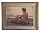 tableau représentant un garçon assis sur une plage, avec un voilier en arrière-plan