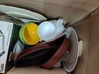 4 Cartons comprenant plats, électroménager, chandelier, tass… (photo 5)