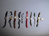 a lot of watches that are lined up on the wall