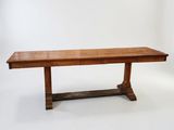 une image d'une table en bois sur fond blanc