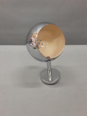 Applique en métal chromé en forme de sphère, intérieur laqué…