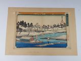 tableau représentant deux hommes sur un bateau au milieu d'un plan d'eau, avec des arbres en arrière-plan