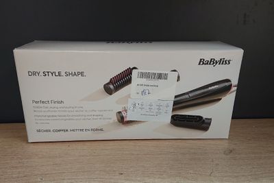 une boîte de Babylis Dry Styler posée sur une table