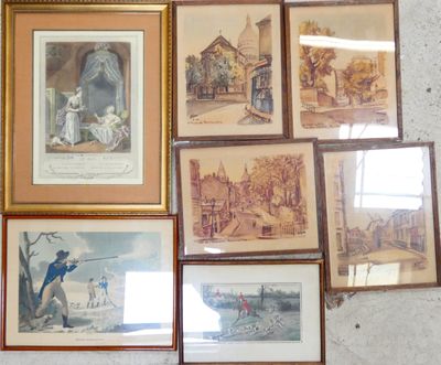 de nombreuses photos encadrées sur le mur de cette pièce