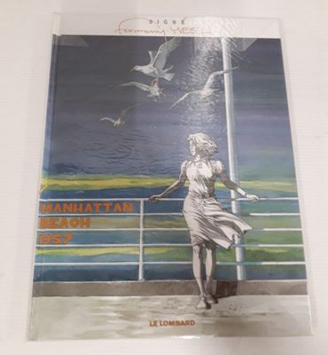 la couverture d'un livre sur laquelle figure une femme debout sur une jetée