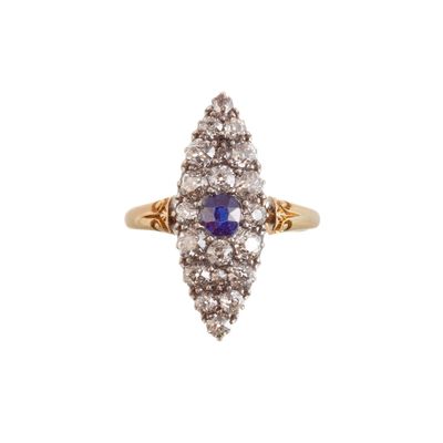 une bague ornée d'un ensemble de diamants et de saphirs