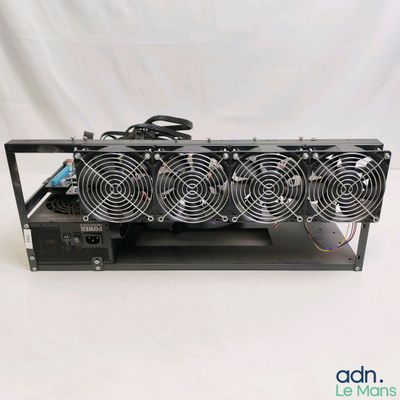une photo d'un boîtier d'ordinateur équipé de quatre ventilateurs