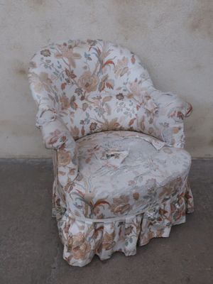 a chair that is sitting in front of a wall