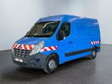 la photo d'une camionnette bleue avec une bande rouge et blanche sur le côté