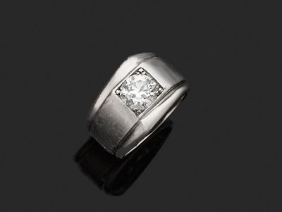une bague en diamant à une seule pierre, par van cleef