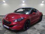 une photo d'une voiture de sport rouge garée dans un garage