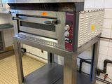 un four qui se trouve au milieu d'une cuisine