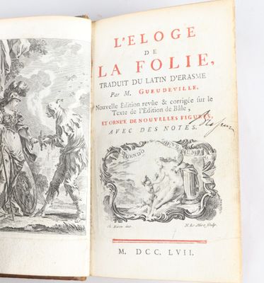 un livre ouvert avec la photo d'un homme et d'une femme