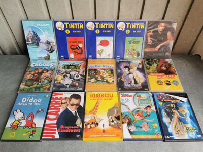 beaucoup de livres pour enfants qui traînent par terre