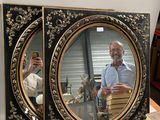 un homme qui se prend en photo dans le miroir